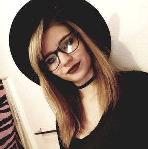 Meet your Posher, Halie